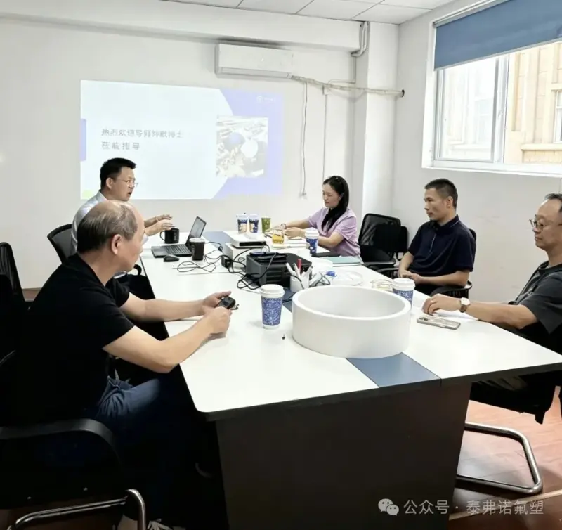 Tugann an Dr. Zhong Mo, Iar-Bhainisteoir Ginearálta Bosch Rexroth Beijing, cuairt ar Taifno